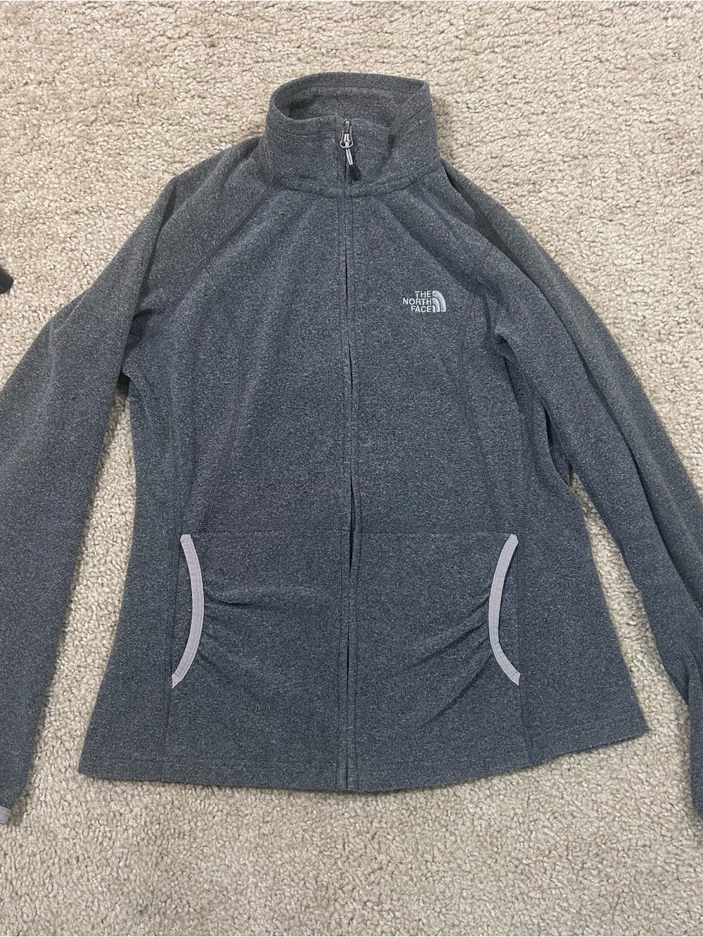 The North Face 2000s women’s gray fleece jacket